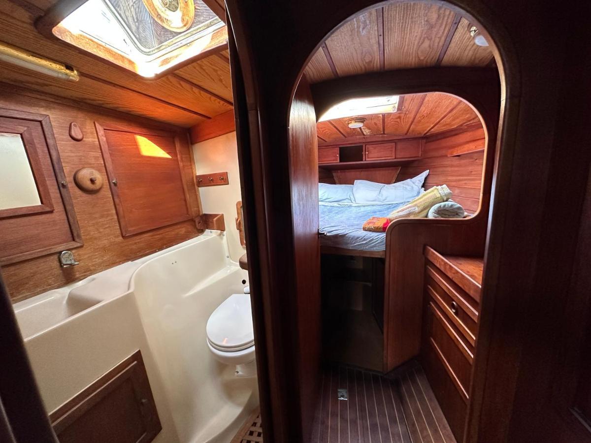 Unique Wooden Sail Yacht + 2 Bikes Included! Hotell Sant Adria de Besos Eksteriør bilde