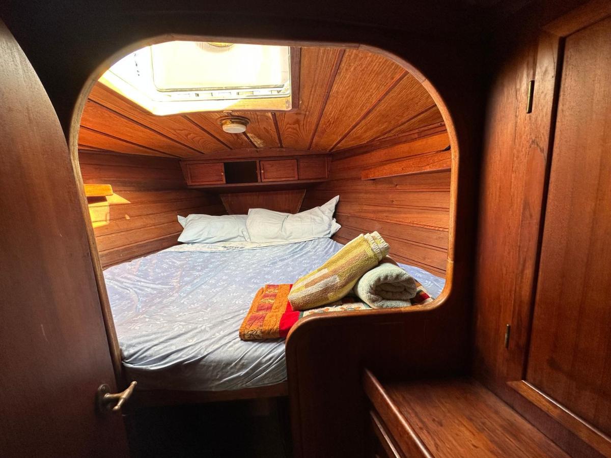 Unique Wooden Sail Yacht + 2 Bikes Included! Hotell Sant Adria de Besos Eksteriør bilde