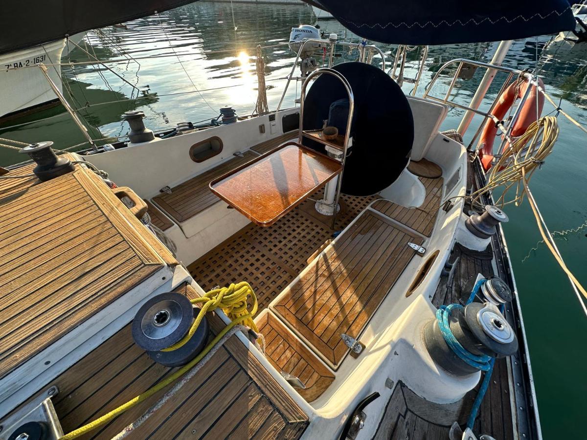 Unique Wooden Sail Yacht + 2 Bikes Included! Hotell Sant Adria de Besos Eksteriør bilde